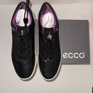 ECCO Women’s StreetSneakers Black with White Soles & Purple Edging-lightweight